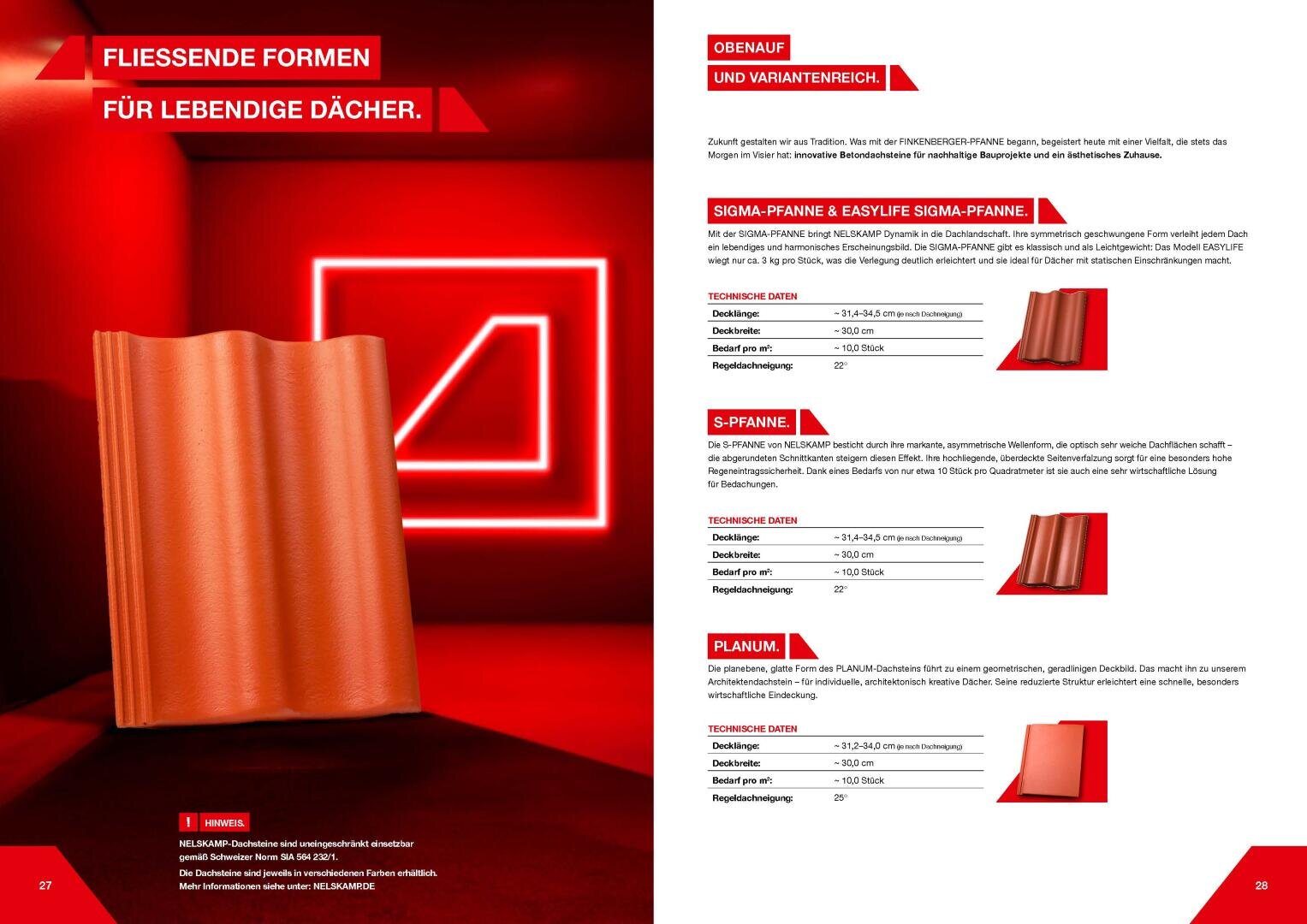 Ein glatter, roter Dachziegel steht auf einem roten Boden mit leuchtenden neonroten Formen im Hintergrund. Auf der rechten Seite sind technische Beschreibungen und Diagramme verschiedener Dachziegel auf weißem Hintergrund zu sehen.
