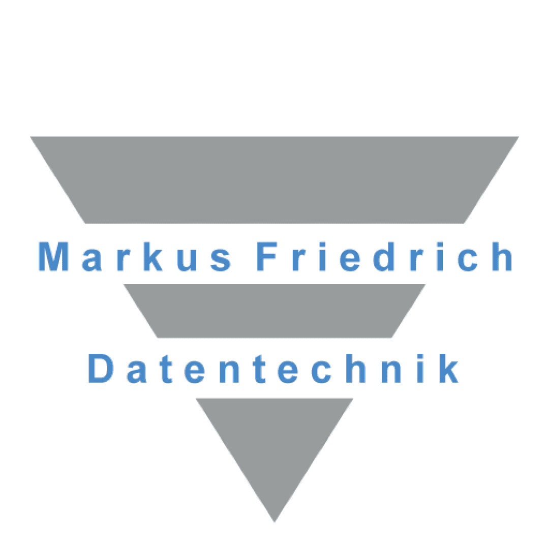 Ein graues umgekehrtes Dreieck mit zwei kleineren Dreiecken darüber. Der Text „Markus Friedrich“ steht in Blau darüber, und unter den Dreiecken steht in Blau „Datentechnik“.