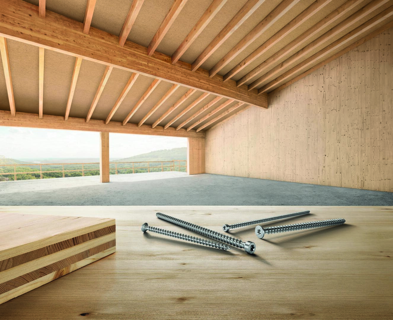 Ein Stapel Holzbretter und vier Metallschrauben liegen auf einem Holztisch im Vordergrund eines geräumigen, unfertigen Holzgebäudes mit freiliegenden Balken und großen Fenstern mit Blick auf eine malerische Landschaft.