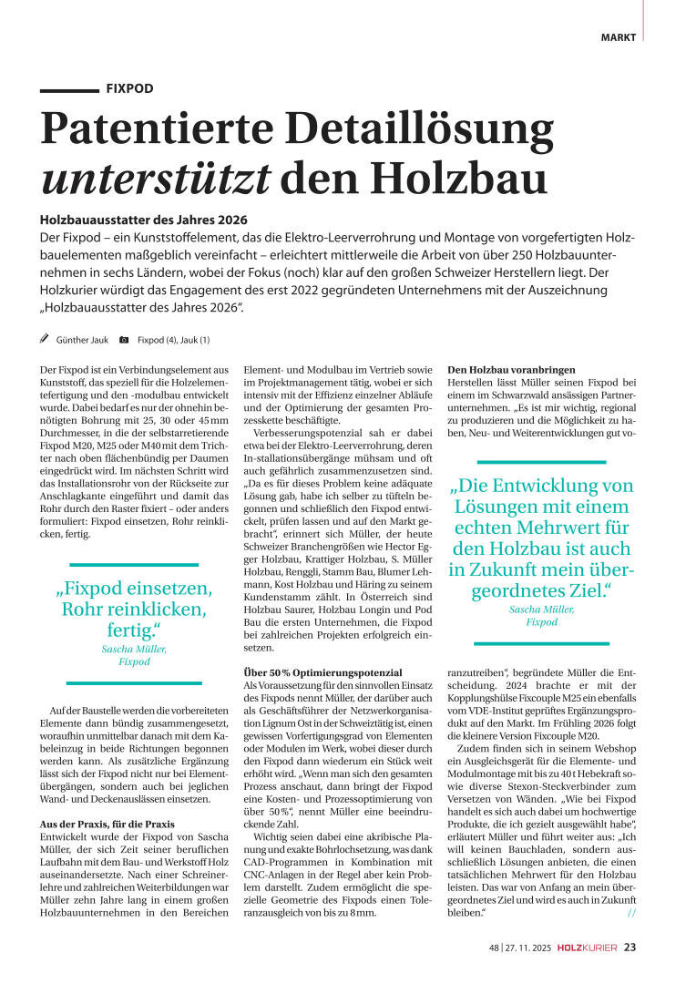 Eine Magazinseite in deutscher Sprache enthält einen Artikel mit dem Titel "Patentierte Detaillösung unterstützt den Holzbau" über den Fixpod, mit hervorgehobenen Zitaten, Textspalten, einem blauen Produktlogo und der Seitenzahl 23 am unteren Rand.