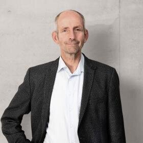 Dr. Helge Hartwig