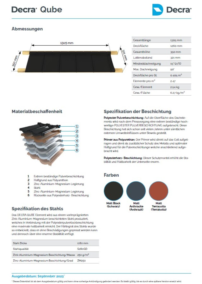 Produktblatt für Decra Qube Dacheindeckungen, das einen schwarzen Metalldachziegel mit Abmessungen, Materialzusammensetzung, Beschichtungsspezifikationen, verfügbaren Farben (schwarz, anthrazit, terrakotta) und technischen Details in deutscher Sprache zeigt.